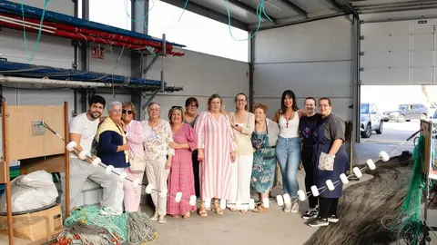 Redeiras y palilleiras de Burela compartieron sus saberes en un taller que combina tradici&oacute;n marinera y arte contempor&aacute;neo.