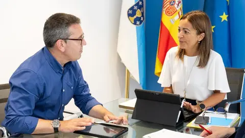 Dani Vega, alcalde de Ribadeo, y Marta Villaverde, conselleira do Mar.