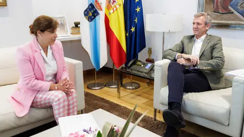 O presidente da Xunta, Alfonso Rueda, re&uacute;nese no seu despacho coa alcaldesa de Vivieiro, Mari&ntilde;a Gueimunde. Edificio Administrativo de San Caetano (Santiago de Compostela), 01/10/25.