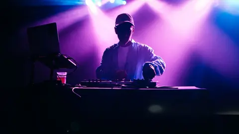 djs