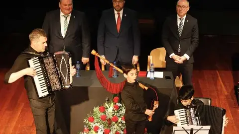 2025_12_20 Presidente Luis Felipe hijo adoptivo Vegadeo 5