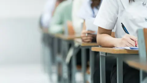 estudiantes, ex&aacute;menes, oposiciones