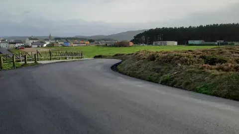 Imaxe de recurso da estrada da costa que conecta Rinlo e A Devesa