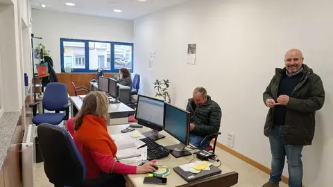 2026_03_06  consejero medio rural oficina vegadeo 1