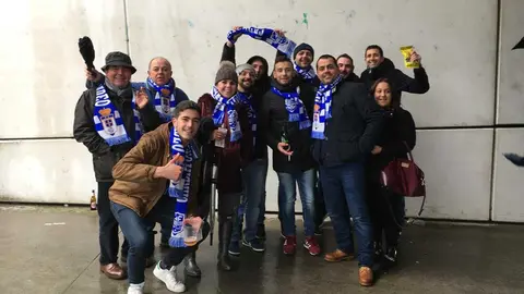 Miembros de la Pe&ntilde;a Carbayona El Fondrigo en sus inicios, antes de un derbi en Oviedo, en una imagen en la que aparece Antonio Seijo Veiguela.