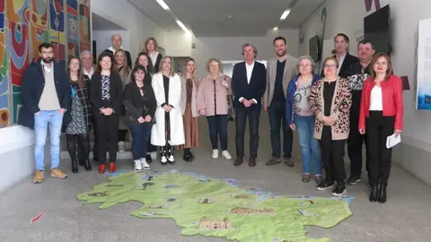 Imagen de archivo de anteriores foros organizados por la FCAM en el Cenima de Foz, con la presencia de representantes del sector tur&iacute;stico y comercial de A Mari&ntilde;a.