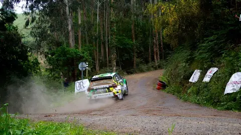 Foto: Uno de los veh&iacute;culos participantes en acci&oacute;n durante el I Tramo de Tierra Villa de Vegadeo, en una imagen difundida por las redes sociales de A Veiga Racing.