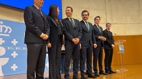 Alfonso Villares, acompa&ntilde;ado por G&oacute;mez Caama&ntilde;o, G&oacute;mez, Calvo y Arias durante la toma de posesi&oacute;n del cargo de delegado territorial de la Xunta en Lugo