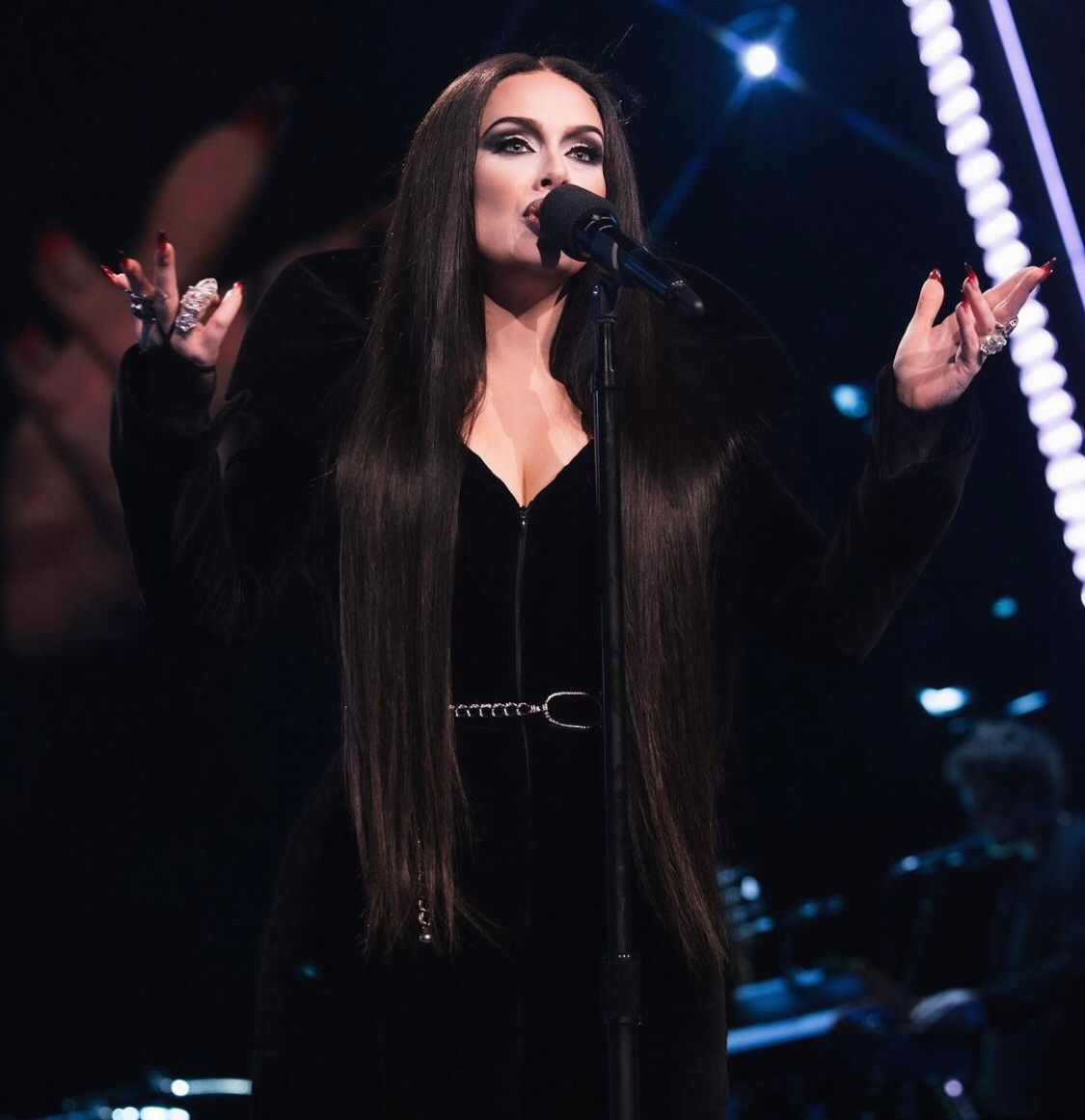 adele_ao