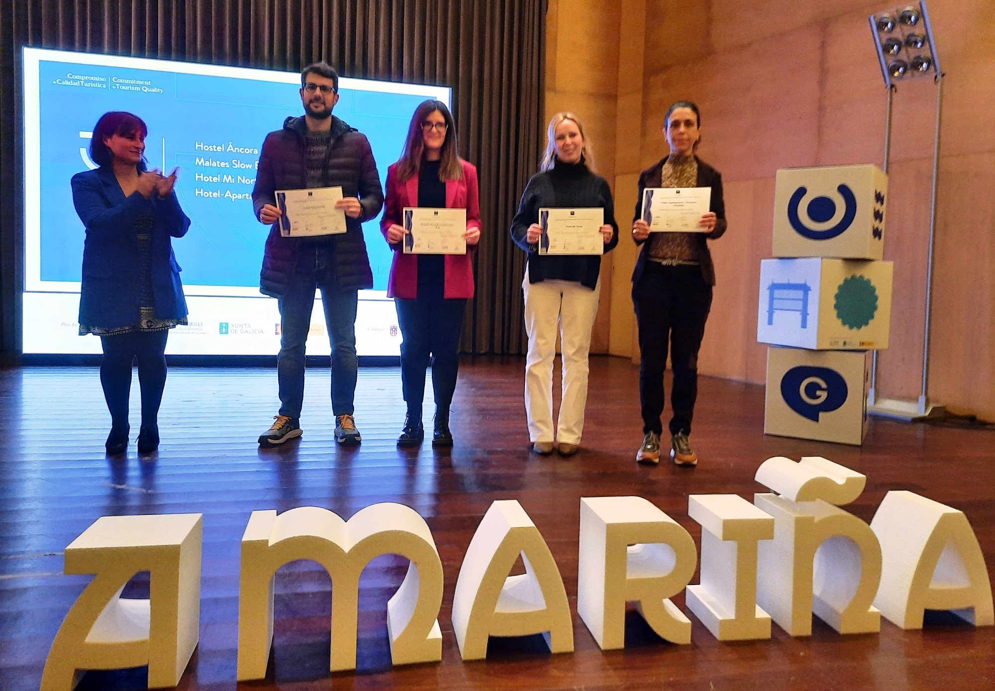 Foto entrega diplomas 5