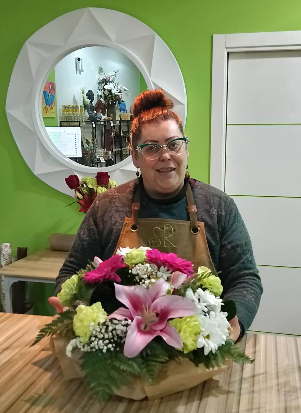 150125 SUSANA SUÁREZ EN SUSANA KEMPES FLORISTERÍA ESOTÉRICA (RIBADEO)