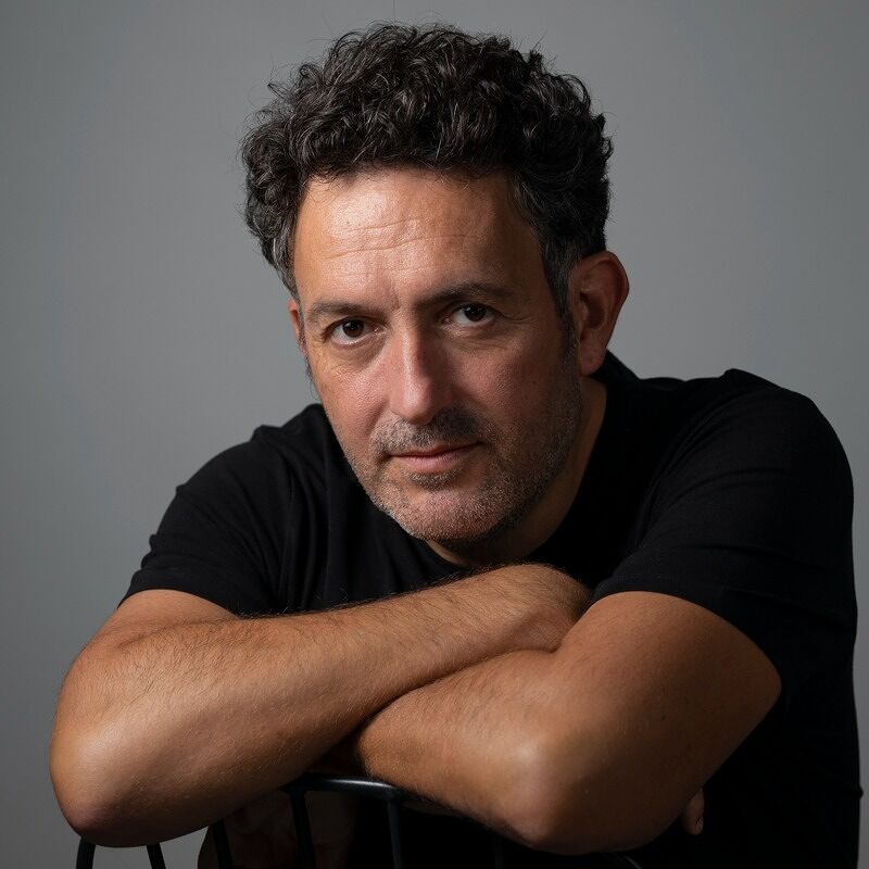 Mikel Santiago, escritor