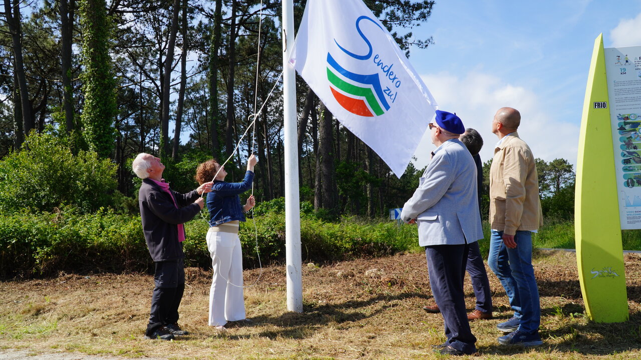 270525 BANDERA SENDA AZUL COSTA NAVIEGA (1)