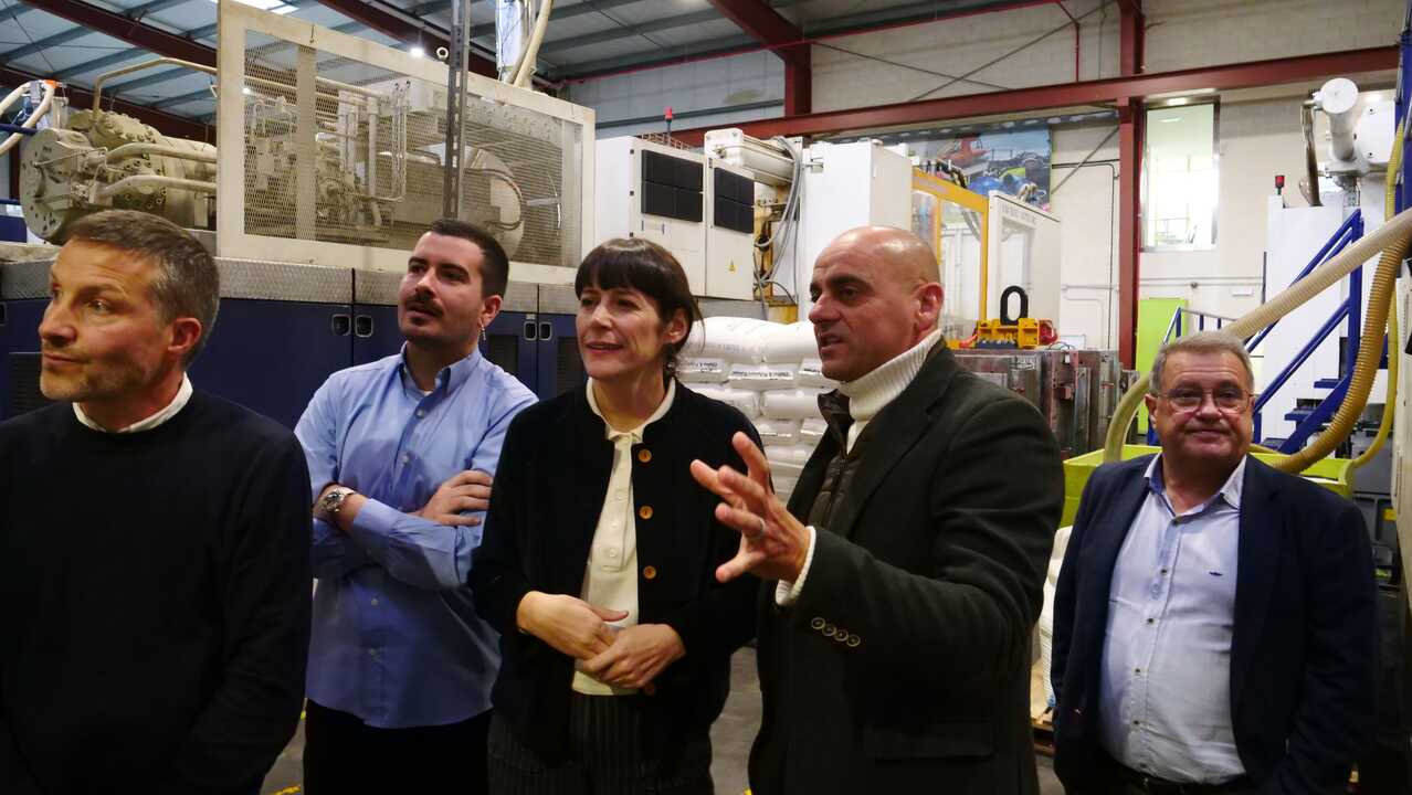 Foto 2 - Ana Pontón visita Grupo Plásticos Ferro Muras