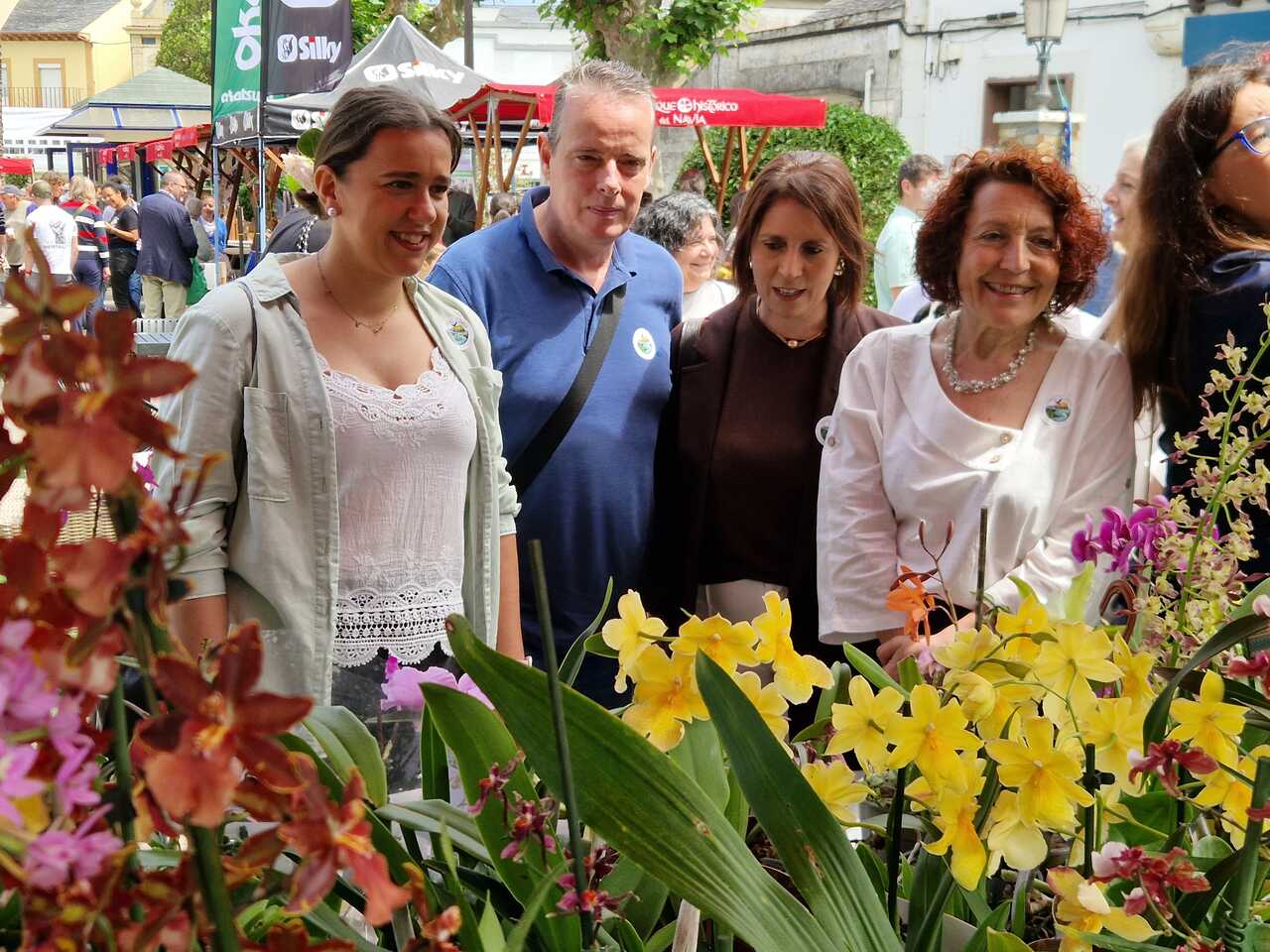 De izquierda a derecha, la diputada Alba Álvarez; el consejero de Medio Rural y Política Agraria, Marcelino Marcos; la directora general de Empresas y Comercio, Aránzazu González y la alcaldesa de El Franco, Cecilia Pérez, en la inauguración de la primera edición de la Feria de la Jardinería del Occidente de Asturias.